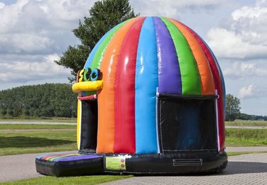 Kolorowe nadmuchiwane bramkarze, skoki dzieci skaczą z materiału PVC na imprezę