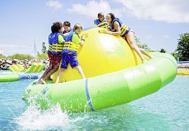 Dostosowane nadmuchiwane zabawki wodne Aqua Park Green Inflatable Saturn Dla dzieci i dorosłych