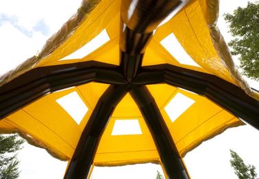 Wodoodporny czarny / żółty nadmuchiwany namiot pająka na reklamę, 6,8 * 6,8 * 4,8m