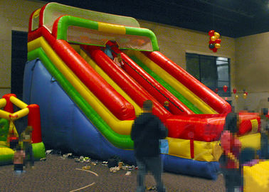 Rainbow Commercial Dmuchana zjeżdżalnia na duże wydarzenie / Screamer nadmuchiwane slajdów Bounce