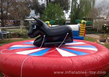 Park rozrywki nadmuchiwane gry sportowe Gigantyczny mechaniczny byk rodeo z nadmuchiwanym materacem