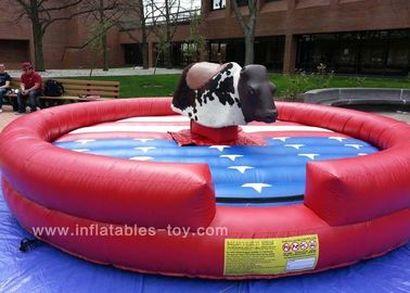 Park rozrywki nadmuchiwane gry sportowe Gigantyczny mechaniczny byk rodeo z nadmuchiwanym materacem