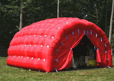 Czerwony namiot na zewnątrz, namiot nadmuchiwany gigantyczny garb do samochodu z materiałem PVC
