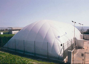 Biały odkryty nadmuchiwany namiot olbrzyma Duża konstrukcja na imprezy / duży budynek powietrzny