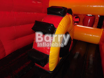 Odkryty gigantyczny atrakcyjny czerwony nadmuchiwany wóz strażacki Bouncy Tor przeszkód