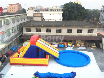 Park rozrywki nadmuchiwany podwórko, nadmuchiwana zjeżdżalnia z basenem