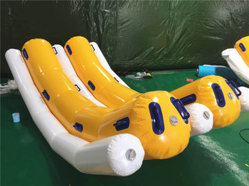Komercyjne 4-osobowe dmuchane zabawki wodne / dmuchana łódź bananowa do ciągnięcia nart wodnych