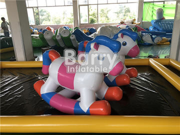 Gry na świeżym powietrzu w parku wodnym Nadmuchiwane zabawki wodne Float Horse For Swimming Pool