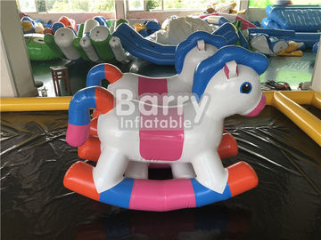 Gry na świeżym powietrzu w parku wodnym Nadmuchiwane zabawki wodne Float Horse For Swimming Pool
