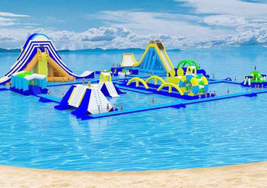 Komercyjne pływające zabawki Nadmuchiwany park wodny, Giant Beach Waterpark dla dorosłych