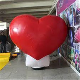 Stojąca dekoracja ślubna LED Nadmuchiwane produkty reklamowe, duże nadmuchiwane czerwone serce