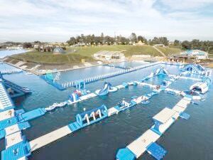 Nadmuchiwane pływające gry w parku wodnym o grubości 0,9 mm z PCV na basen hotelowy