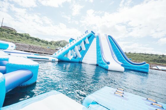 Nadmuchiwane pływające gry w parku wodnym o grubości 0,9 mm z PCV na basen hotelowy