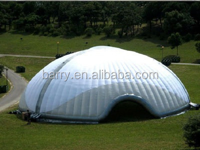Nadmuchiwany namiot kopułowy o konstrukcji budowlanej z sitodrukiem