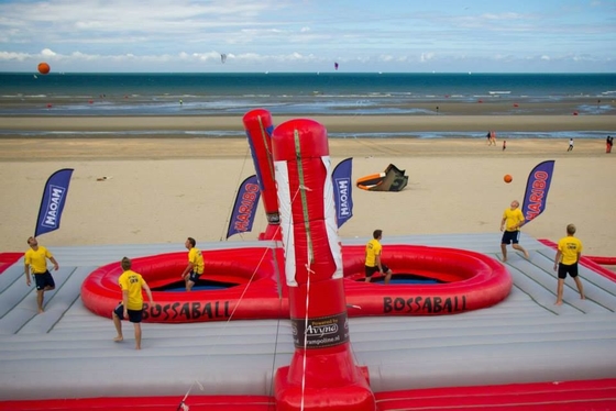 Nadmuchiwana gra do siatkówki z PVC o grubości 0,9 mm z piasku na plaży