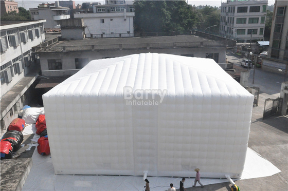 Ognioodporny biały kwadratowy nadmuchiwany namiot kostkowy do pomocy w przypadku katastrof