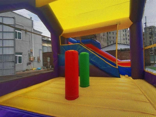 Zindywidualizowany domek dla dzieci z kombinacją zjeżdżalni i haczyka do koszykówki