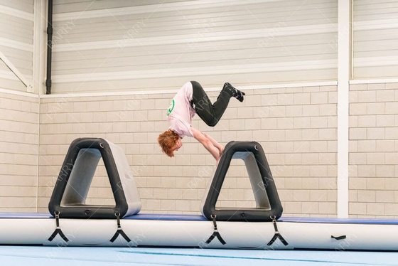 Zindywidualizowany Trampolin Park Air Track Kid Ninja Warrior Kurs przeszkód Air Obstacle Parkour