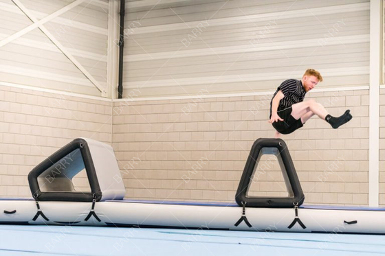 Zindywidualizowany Trampolin Park Air Track Kid Ninja Warrior Kurs przeszkód Air Obstacle Parkour