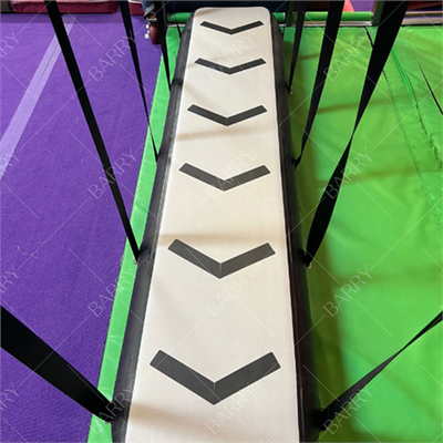 Plac zabaw w pomieszczeniach Ninja Warrior Obstacle Course Inflatable Hanging Obstacle Parkour 8ft Air Bridge