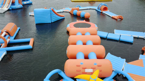Wysadzany park wodny z trwałym wyposażeniem