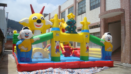 Dziecięcy nadmuchiwany park rozrywki tor przeszkód do skakania
