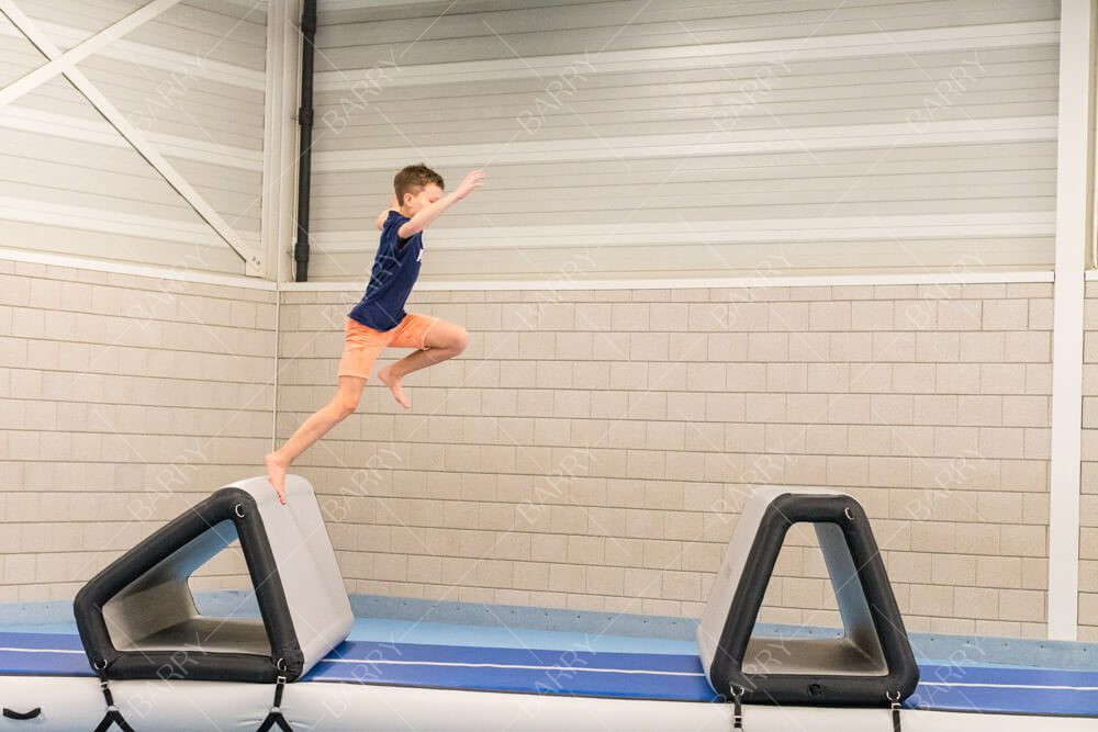 Zindywidualizowany Trampolin Park Air Track Kid Ninja Warrior Kurs przeszkód Air Obstacle Parkour