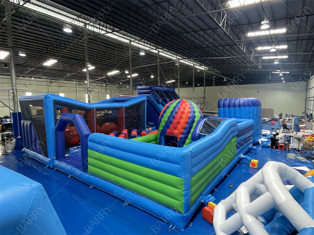 Komercyjny park rozrywki z dużą piłką przeszkody bounce indoor bounce playground disco bounce basketball hoop