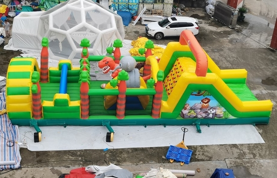 Plandeka Nadmuchiwany tor przeszkód ze zwierzętami dinozaurów Trampolina Insane Run Obstacles