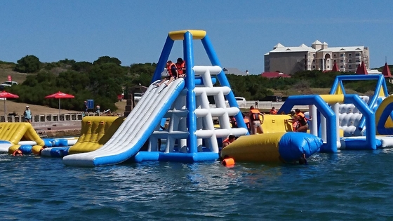 Dostosowane parki wodne Blow Up Odporny na przebicie nadmuchiwany pływający park wodny ASTM