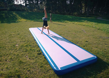 EN71 Nadmuchiwany tor powietrza 20'X3.3'X4 '' (6 * 1 * 0,1 m) lub niestandardowy sprzęt gimnastyczny Tumble Track